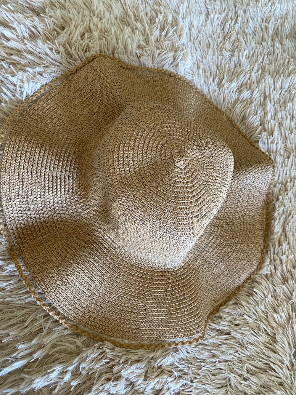 Packable Women's Wide Brim Straw Hat in Tan